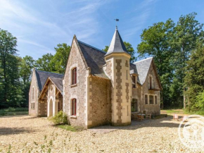 Maison ancienne rénovée avec jardin, animaux admis, parking - près de Baugé - FR-1-622-58